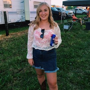 Meet your Posher, Katelyn